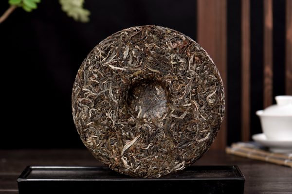 2022 Yunnan Sourcing  Yang Ta Gu Shu Bai Cha  Raw Pu-erh Tea Cake Online Sale - Image 4